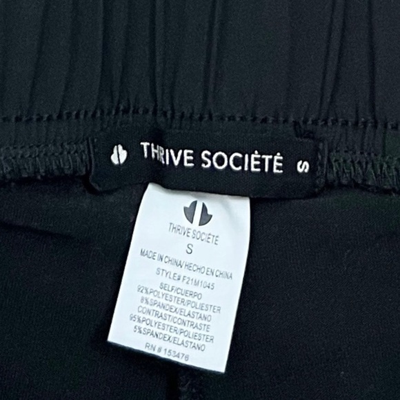 Thrive Societe Pocket Skort in Black - Picture 5 of 6